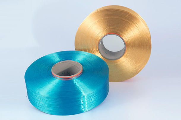 El hilo de filamento de poliéster tiene una larga historia de uso en la industria textil